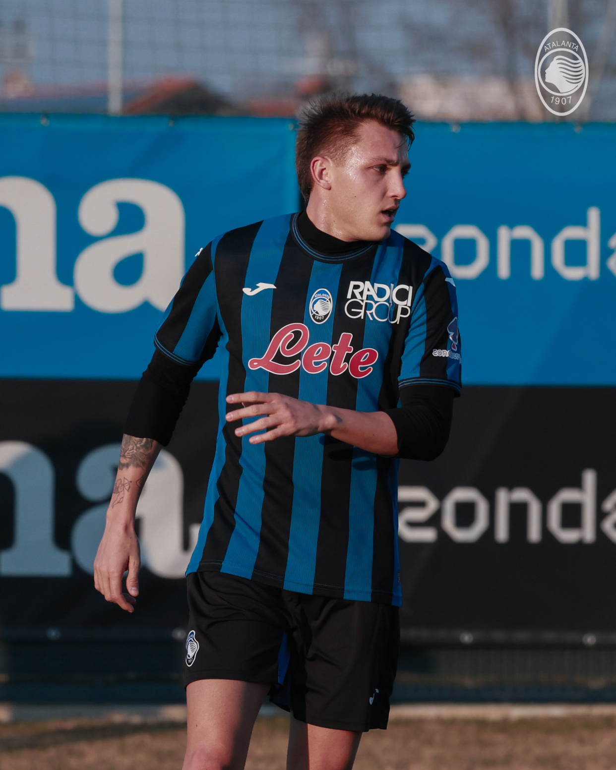 熊猫体育中国-包含AC米兰转会期调整名单，志在亚冠名次提升，震撼外界，临场指挥获称赞的词条